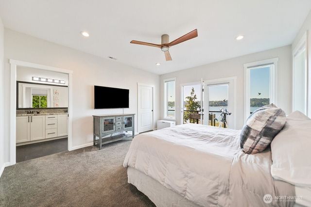 4652 E Hillcrest Drive, Port Orchard, WA 98366