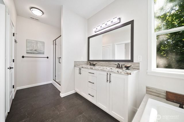 4652 E Hillcrest Drive, Port Orchard, WA 98366
