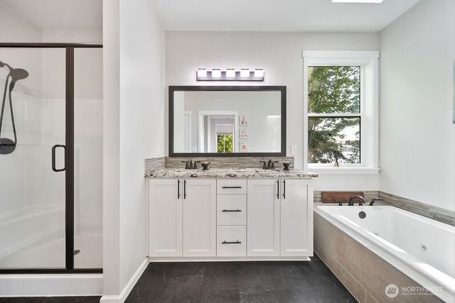 4652 E Hillcrest Drive, Port Orchard, WA 98366