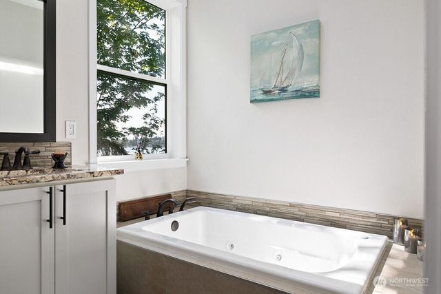 4652 E Hillcrest Drive, Port Orchard, WA 98366