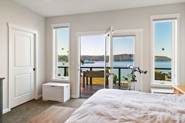 4652 E Hillcrest Drive, Port Orchard, WA 98366