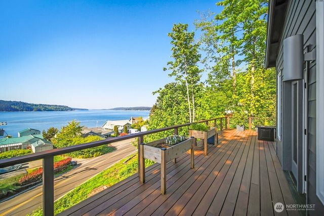 4652 E Hillcrest Drive, Port Orchard, WA 98366