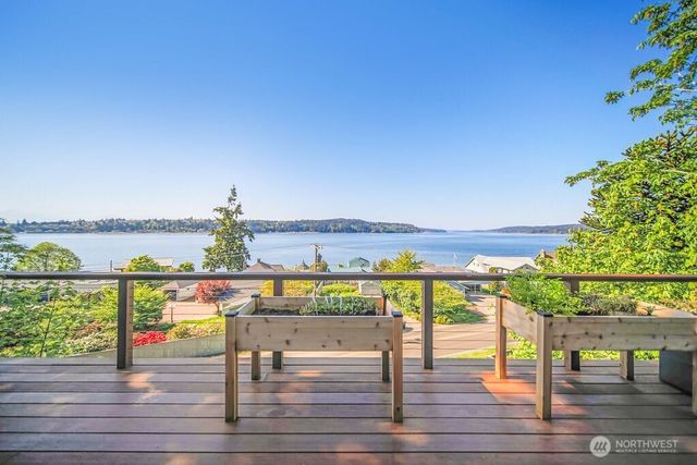 4652 E Hillcrest Drive, Port Orchard, WA 98366