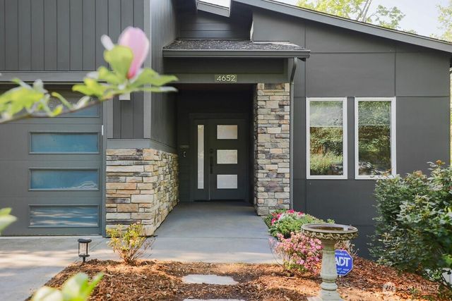 4652 E Hillcrest Drive, Port Orchard, WA 98366