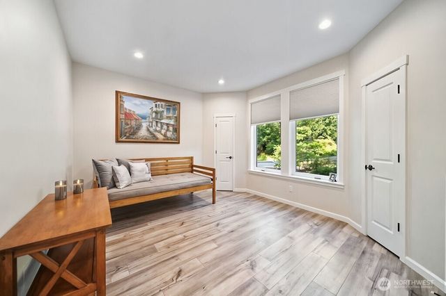 4652 E Hillcrest Drive, Port Orchard, WA 98366