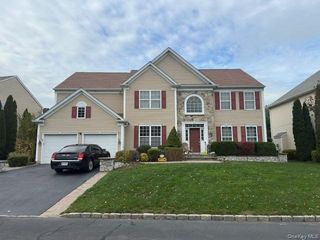 44 Avolet Court, Mount Sinai, NY 11766