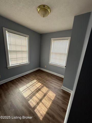 1401 Homeview Dr, Louisville, KY 40215