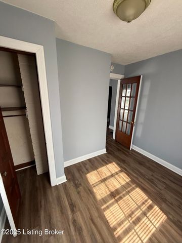 1401 Homeview Dr, Louisville, KY 40215