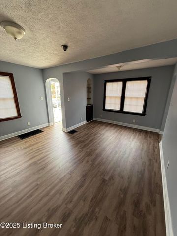 1401 Homeview Dr, Louisville, KY 40215