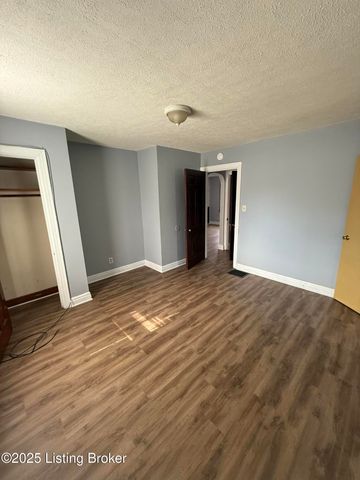 1401 Homeview Dr, Louisville, KY 40215