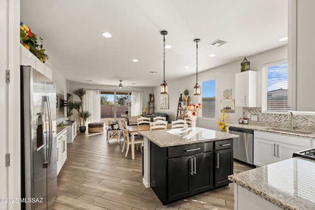 33013 S Expedition Court, Red Rock, AZ 85145