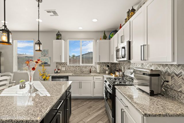 33013 S Expedition Court, Red Rock, AZ 85145