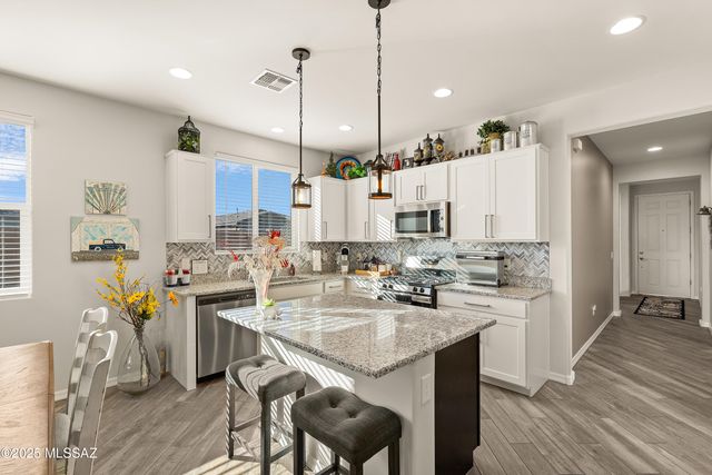 33013 S Expedition Court, Red Rock, AZ 85145