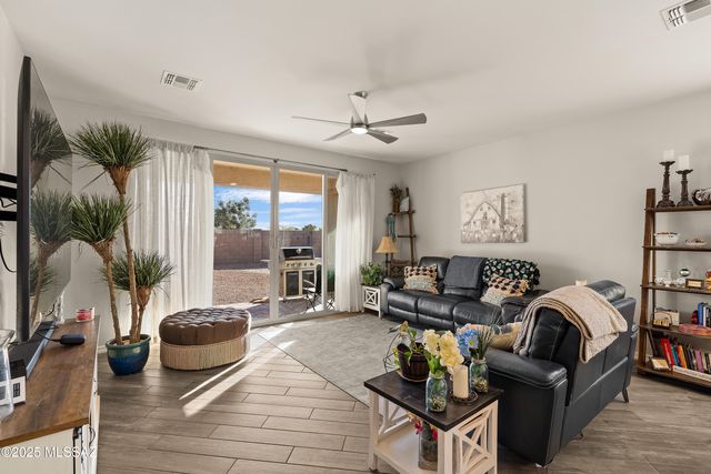 33013 S Expedition Court, Red Rock, AZ 85145