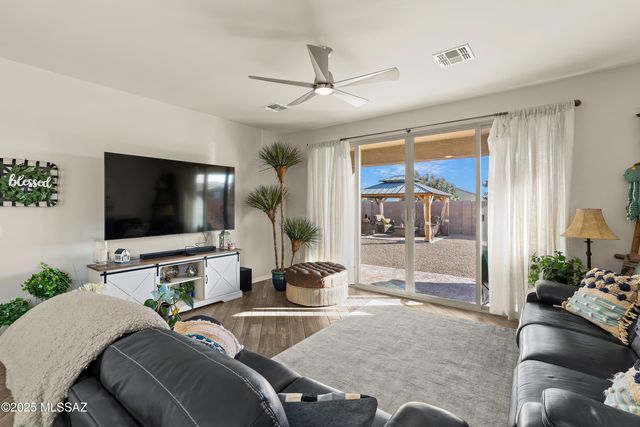 33013 S Expedition Court, Red Rock, AZ 85145