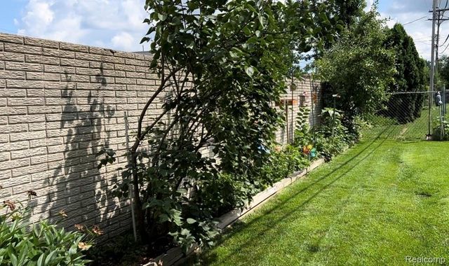 7322 E Frumin Court, Westland, MI 48185