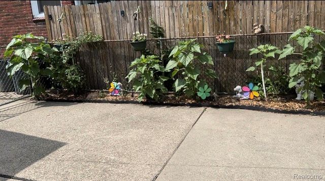 7322 E Frumin Court, Westland, MI 48185