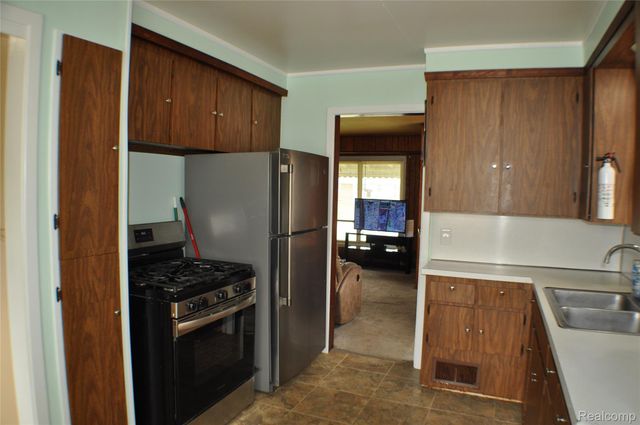 7322 E Frumin Court, Westland, MI 48185