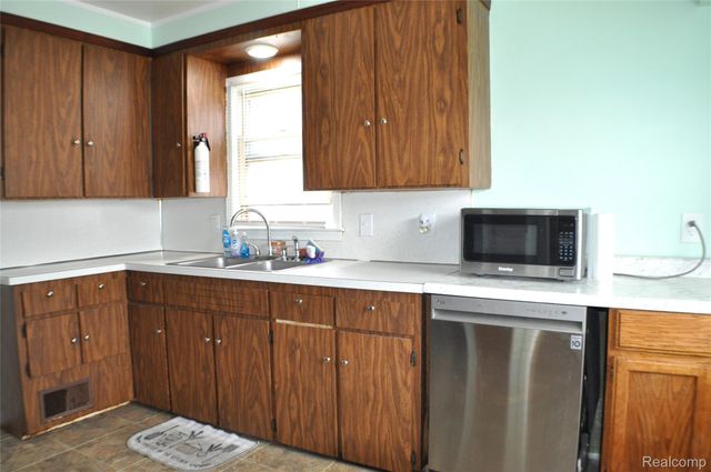 7322 E Frumin Court, Westland, MI 48185