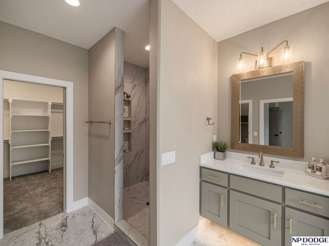 3301 S 212 Street, Omaha, NE 68022