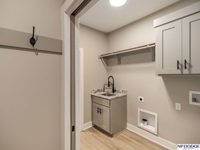 3301 S 212 Street, Omaha, NE 68022