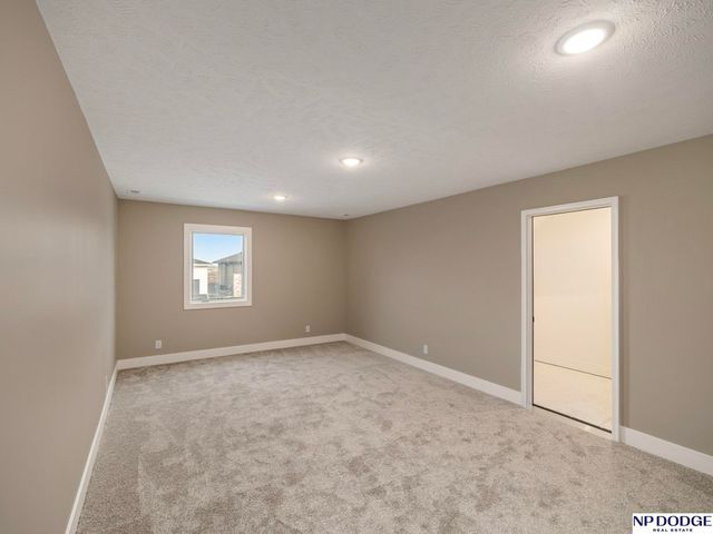 3301 S 212 Street, Omaha, NE 68022