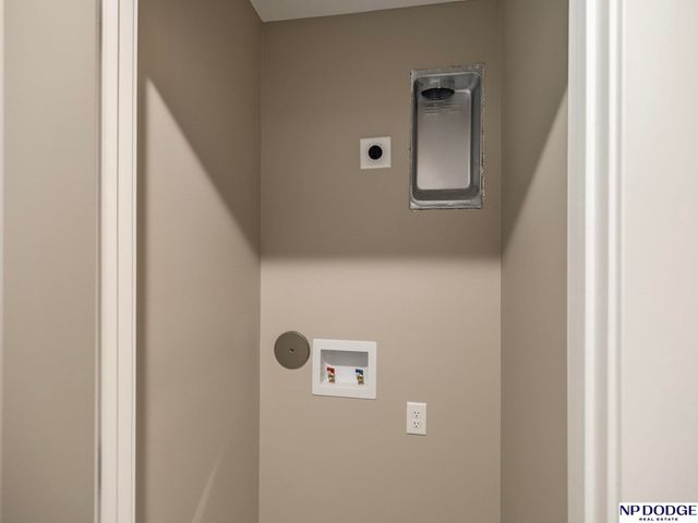 3301 S 212 Street, Omaha, NE 68022