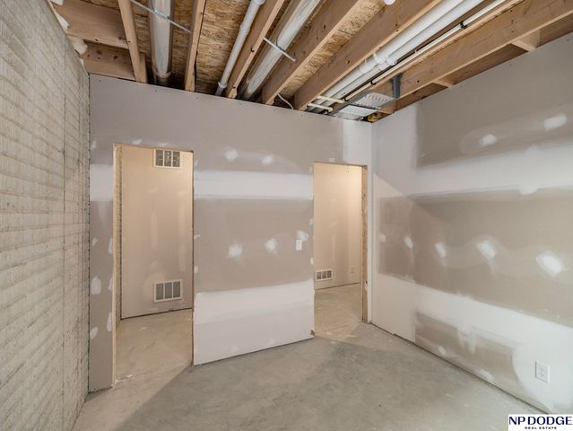 3301 S 212 Street, Omaha, NE 68022