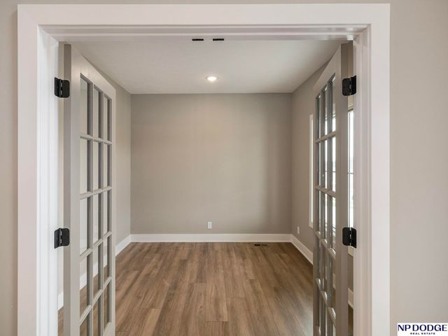 3301 S 212 Street, Omaha, NE 68022