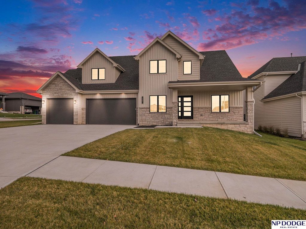 3301 S 212 Street, Omaha, NE 68022