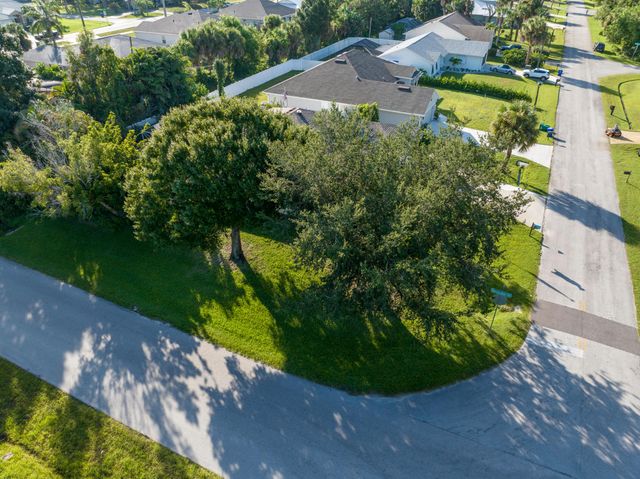 1302 Coverbrook Lane, Sebastian, FL 32958