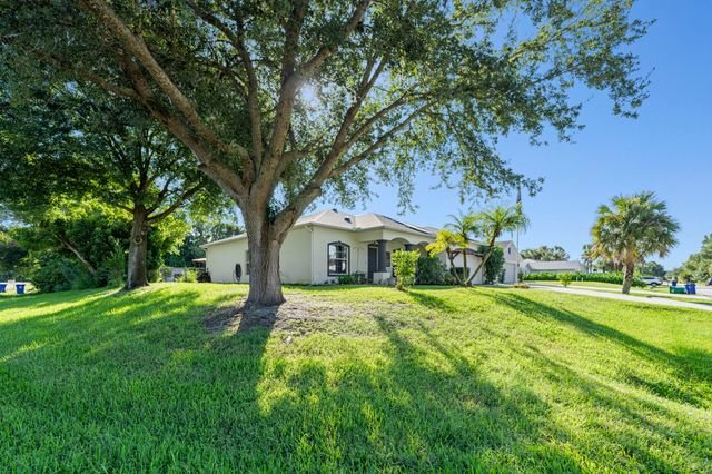 1302 Coverbrook Lane, Sebastian, FL 32958