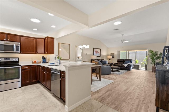 2004 FLOWERSVILLE PLACE, The Villages, FL 32163