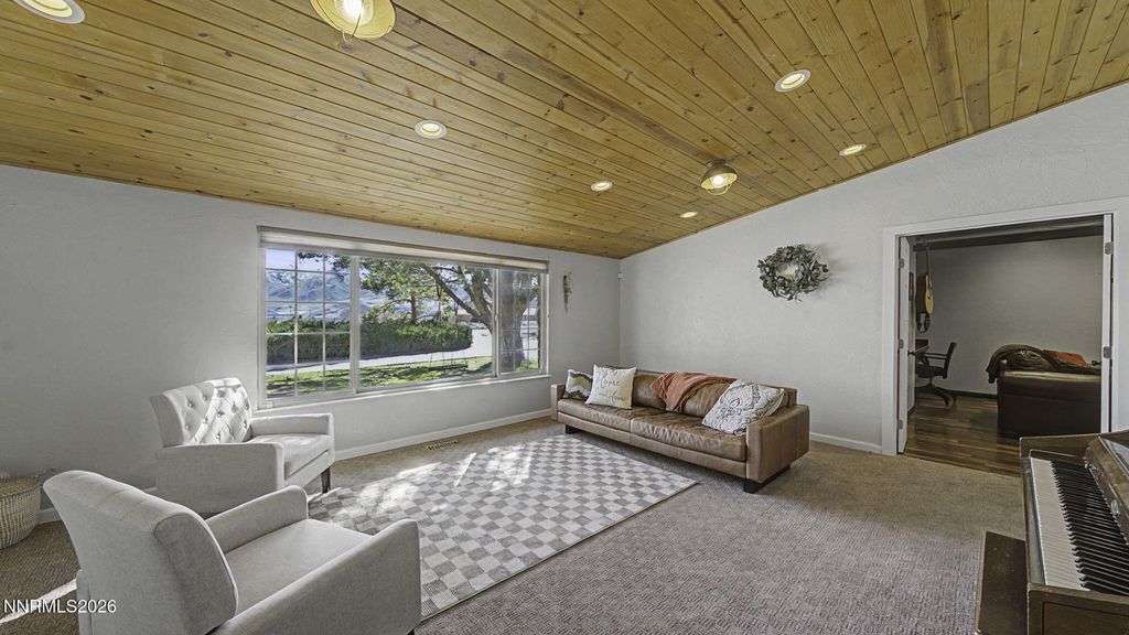 Image 12 of property listing at 10585 Silver Knolls Boulevard, Reno, NV 89508