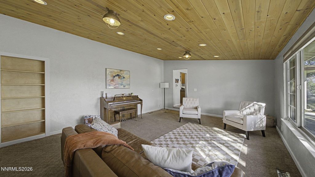 Image 13 of property listing at 10585 Silver Knolls Boulevard, Reno, NV 89508