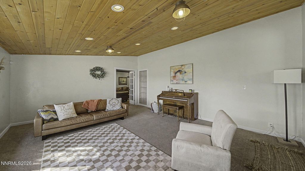 Image 14 of property listing at 10585 Silver Knolls Boulevard, Reno, NV 89508