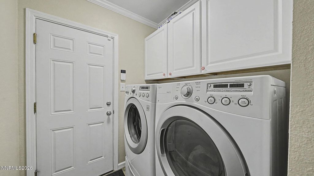 Image 17 of property listing at 10585 Silver Knolls Boulevard, Reno, NV 89508