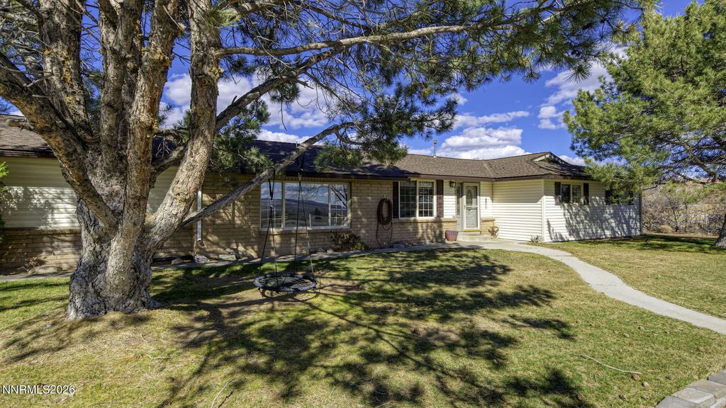Image 2 of property listing at 10585 Silver Knolls Boulevard, Reno, NV 89508