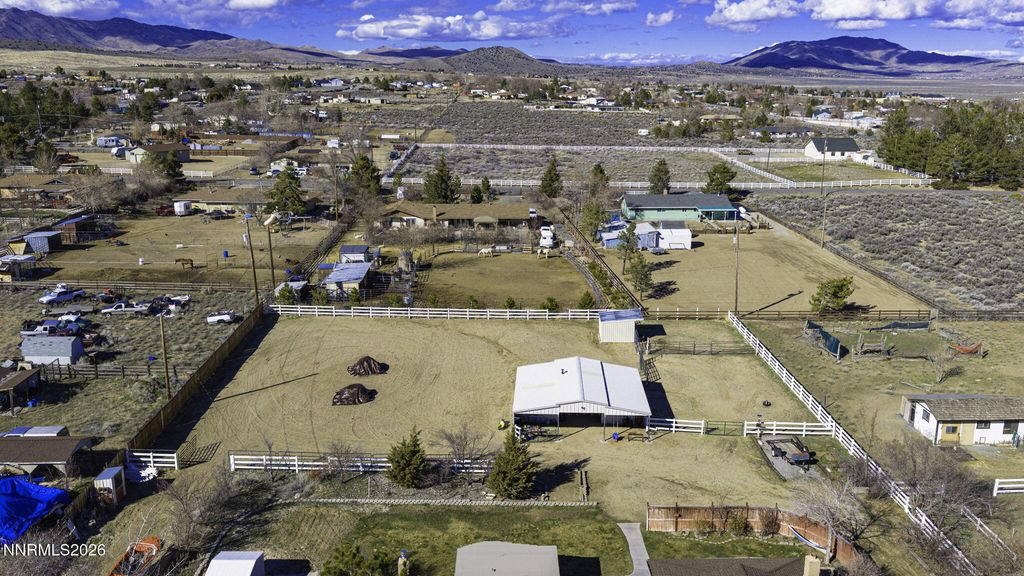 Image 32 of property listing at 10585 Silver Knolls Boulevard, Reno, NV 89508