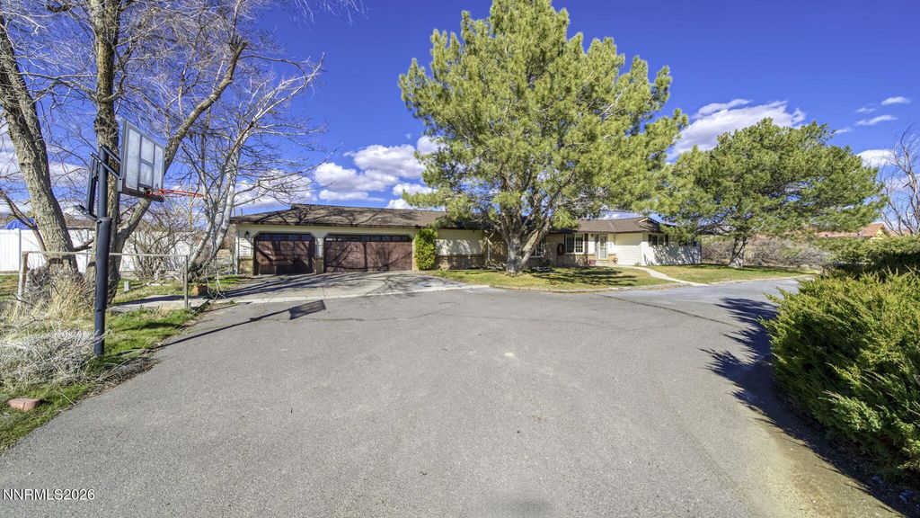 Image 33 of property listing at 10585 Silver Knolls Boulevard, Reno, NV 89508