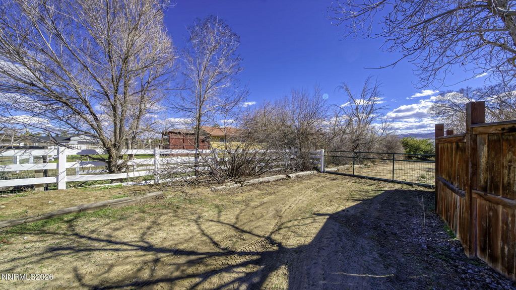 Image 42 of property listing at 10585 Silver Knolls Boulevard, Reno, NV 89508