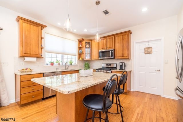21 Stirrup Ln, Raritan Twp., NJ 08822