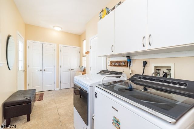 21 Stirrup Ln, Raritan Twp., NJ 08822
