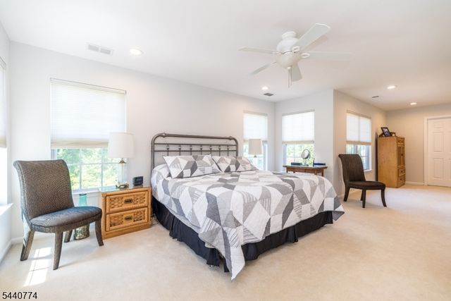 21 Stirrup Ln, Raritan Twp., NJ 08822