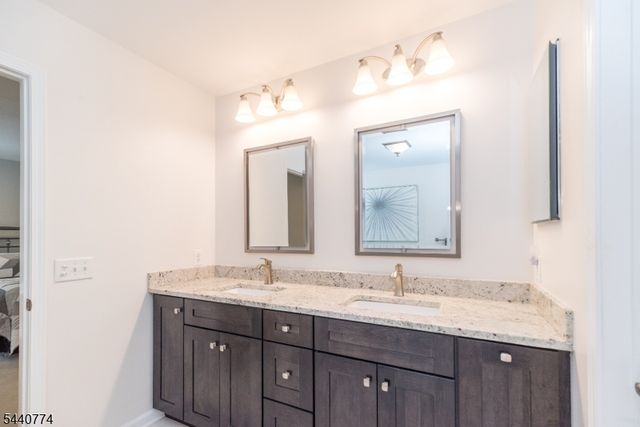 21 Stirrup Ln, Raritan Twp., NJ 08822