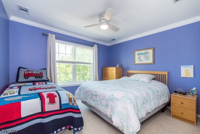 21 Stirrup Ln, Raritan Twp., NJ 08822