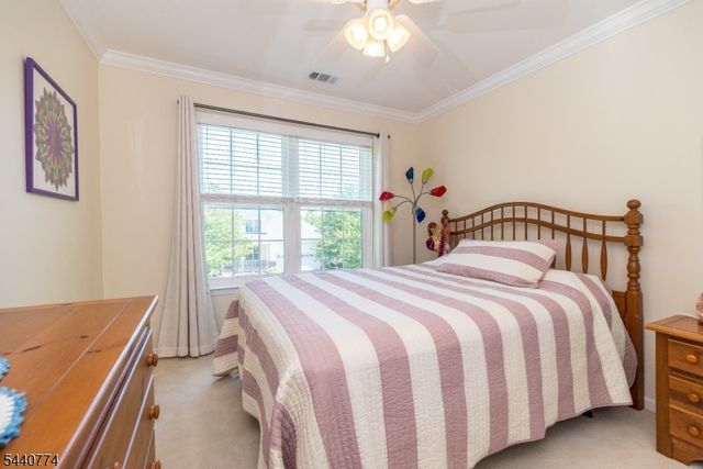 21 Stirrup Ln, Raritan Twp., NJ 08822