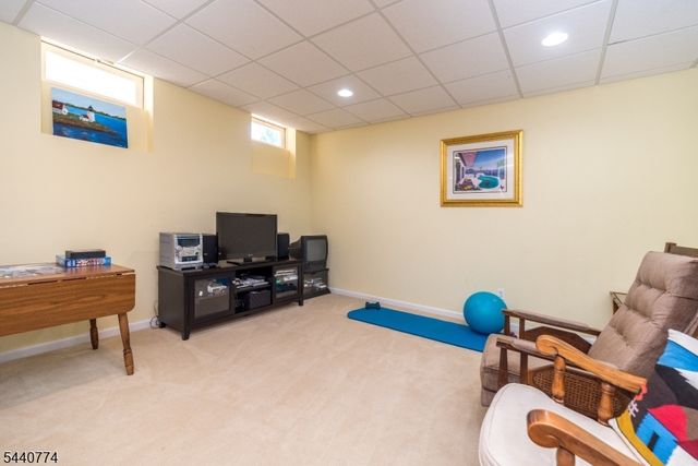 21 Stirrup Ln, Raritan Twp., NJ 08822