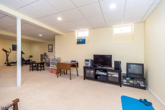 21 Stirrup Ln, Raritan Twp., NJ 08822