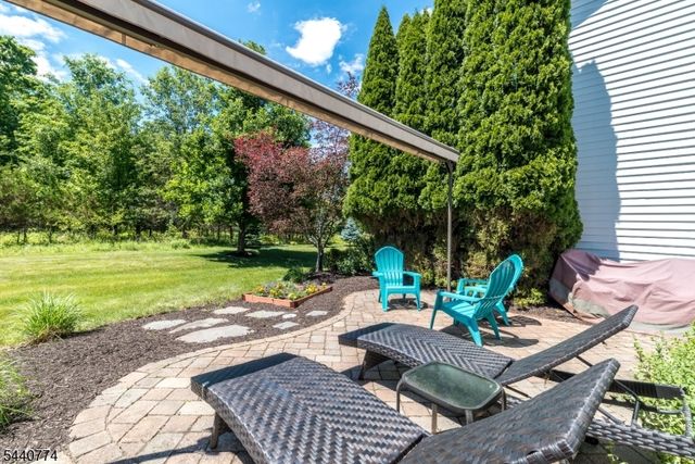 21 Stirrup Ln, Raritan Twp., NJ 08822